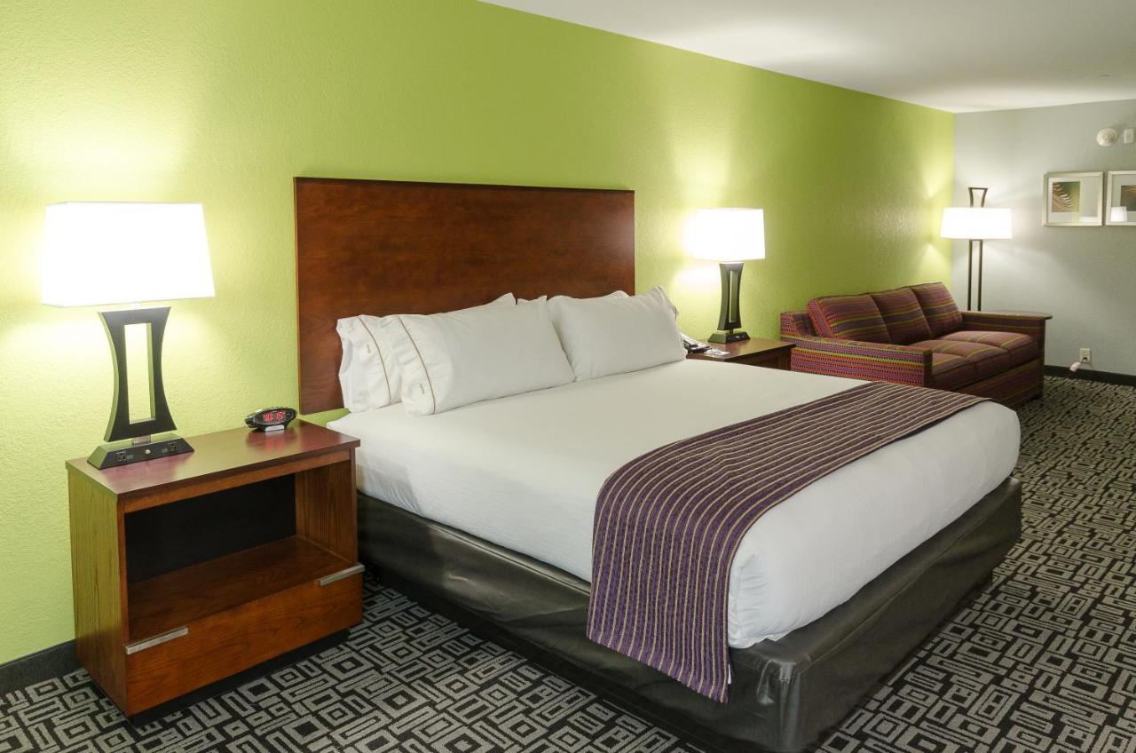 Holiday Inn Express Hickory - Hickory Mart By Ihg Екстер'єр фото