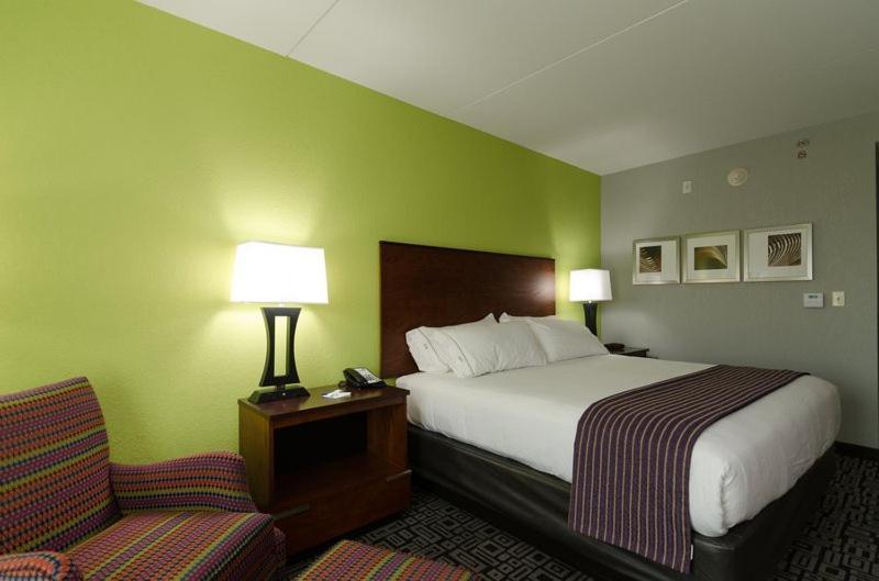 Holiday Inn Express Hickory - Hickory Mart By Ihg Екстер'єр фото