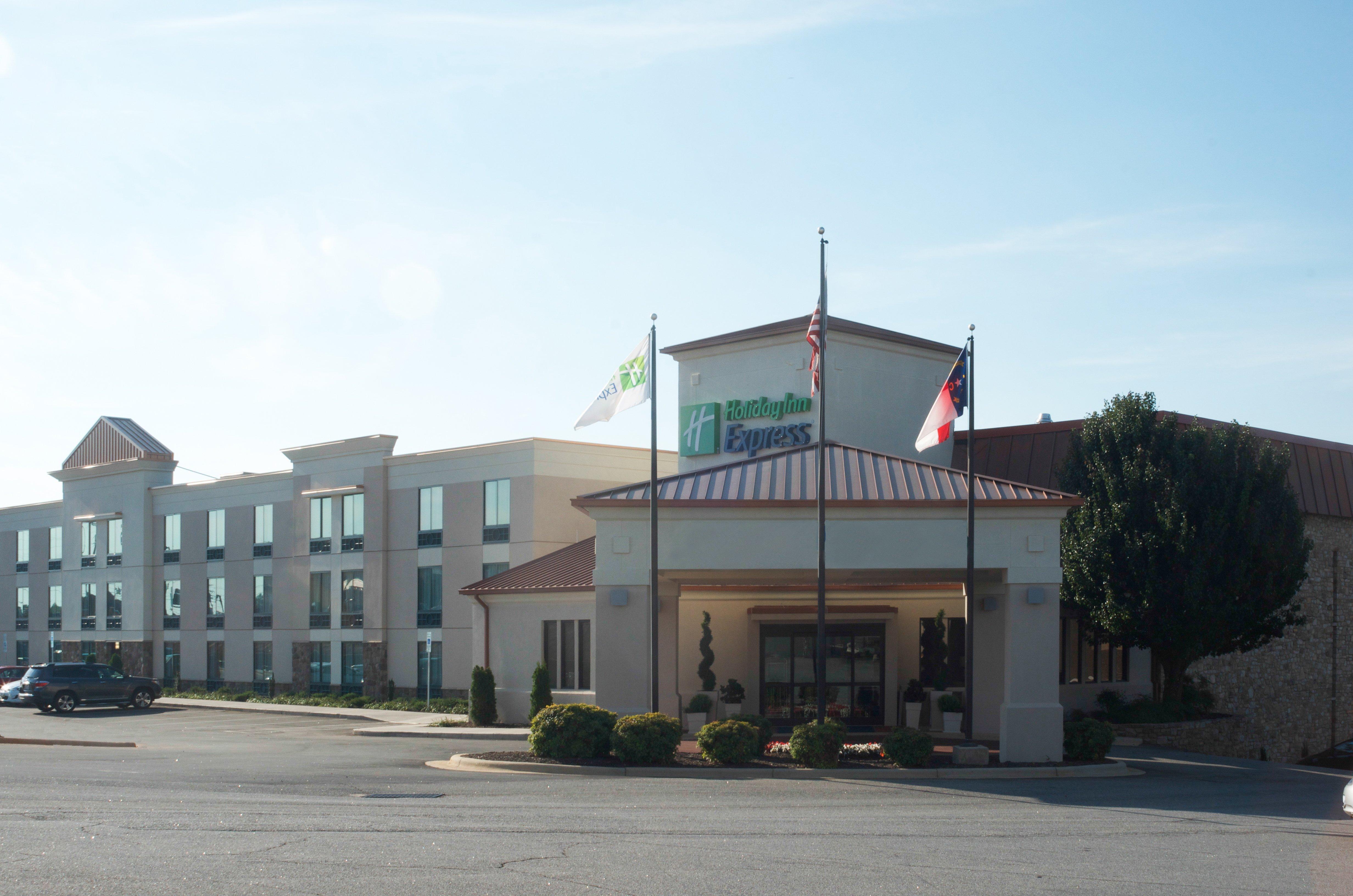 Holiday Inn Express Hickory - Hickory Mart By Ihg Екстер'єр фото