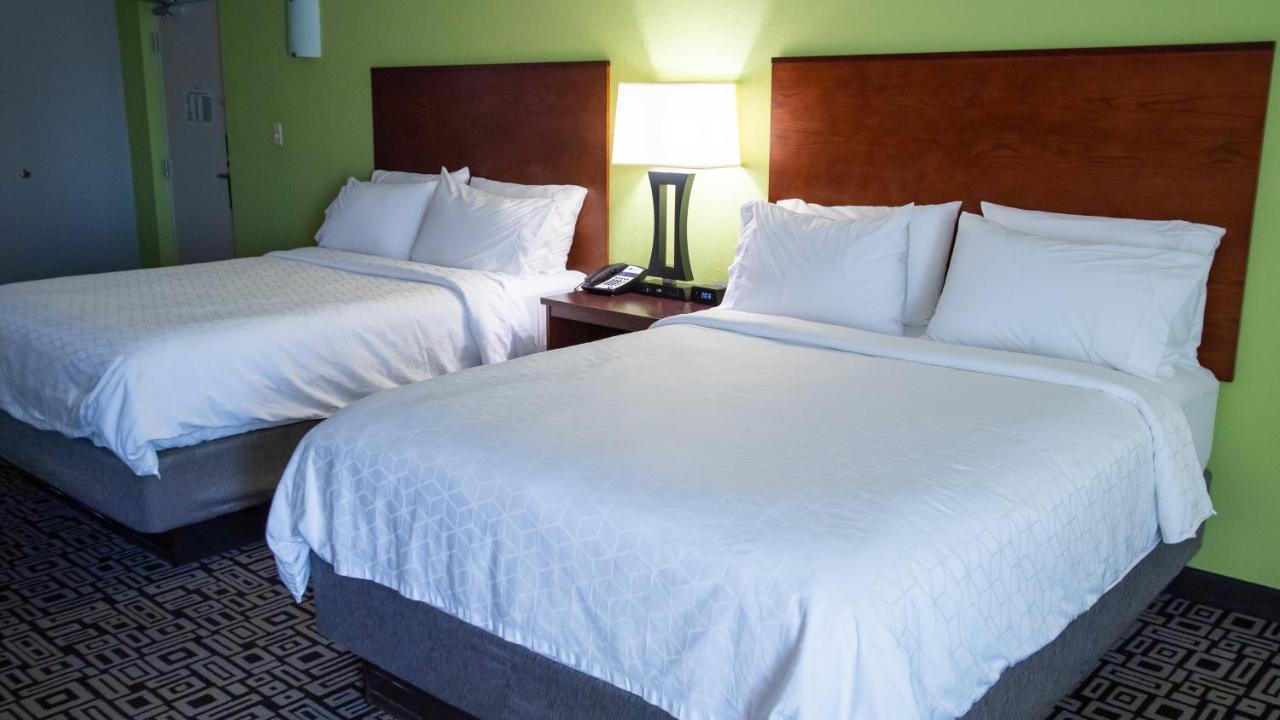 Holiday Inn Express Hickory - Hickory Mart By Ihg Екстер'єр фото