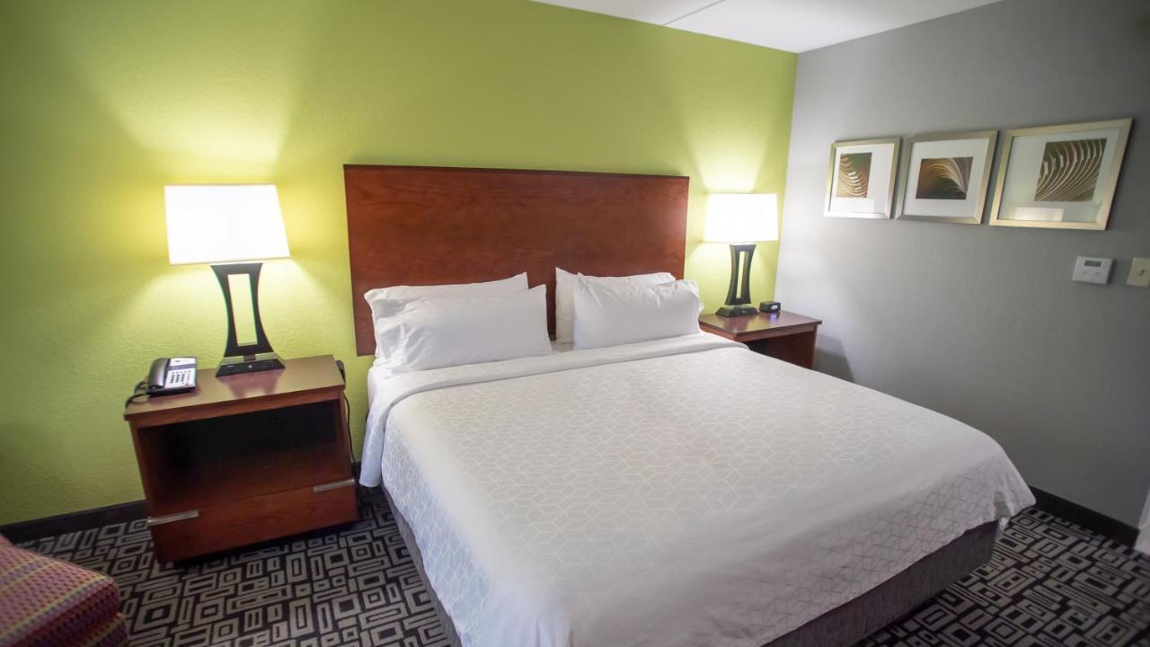 Holiday Inn Express Hickory - Hickory Mart By Ihg Екстер'єр фото