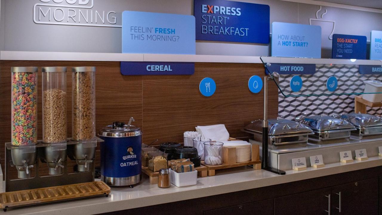 Holiday Inn Express Hickory - Hickory Mart By Ihg Екстер'єр фото